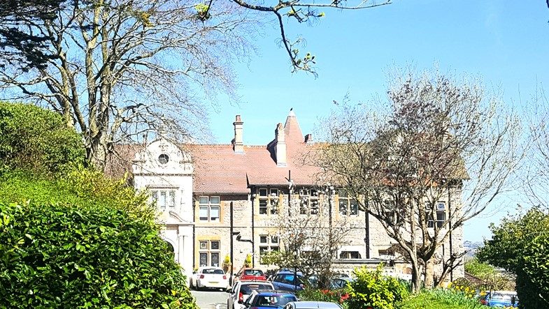 broadway lodge entrance