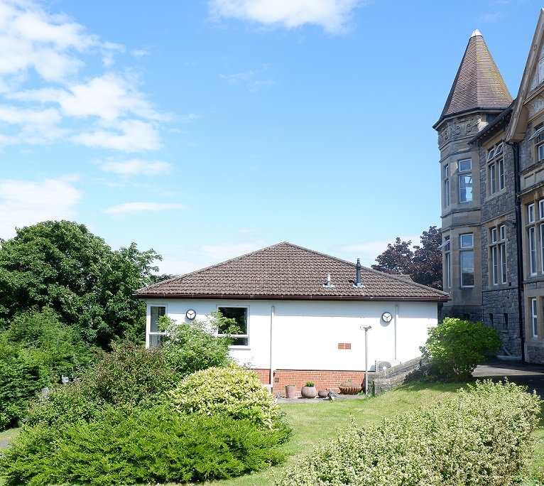 Building in the garden at Broadway Lodge